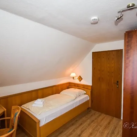 Zwei Linden - Links Der Elbe - Niedersachsen 3*